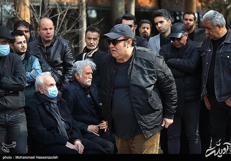 تصاویری از حضور بازیگران در مراسم تشییع پیکر شهرام عبدلی/ از اندوه آناهیتا همتی تا گریههای ناهید مسلمی تصاویری از حضور بازیگران در مراسم تشییع پیکر شهرام عبدلی/ از اندوه آناهیتا همتی تا گریههای ناهید مسلمی